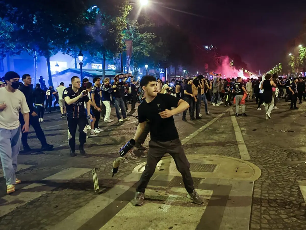 Caos en las calles de París en el festejo del pase a la final de la Champions del PSG