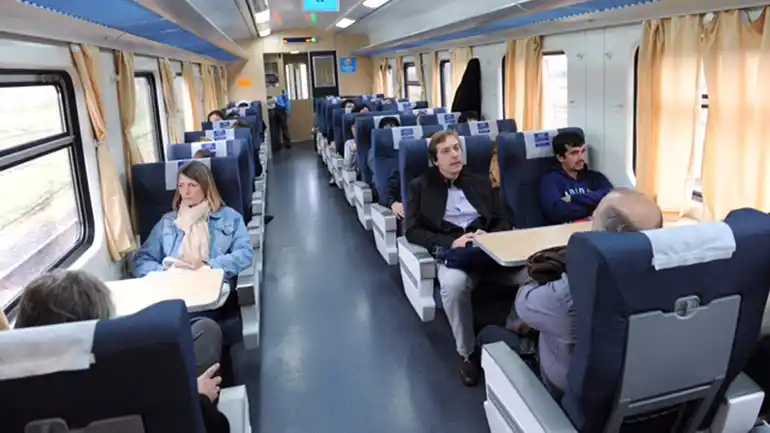 Randazzo presentó nuevo tren que unirá Capital Federal con Chascomús