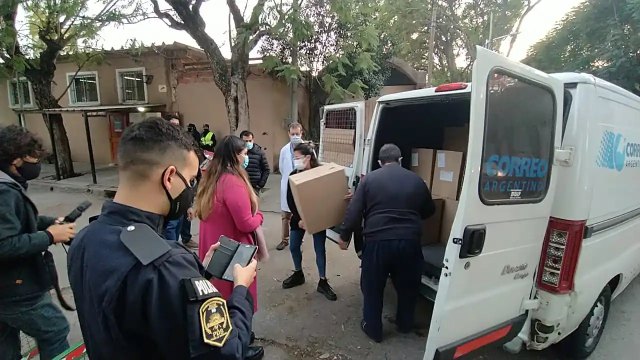 Vacunación contra el coronavirus: llegaron 3600 dosis de AstraZeneca y se aplicarán como primer componente