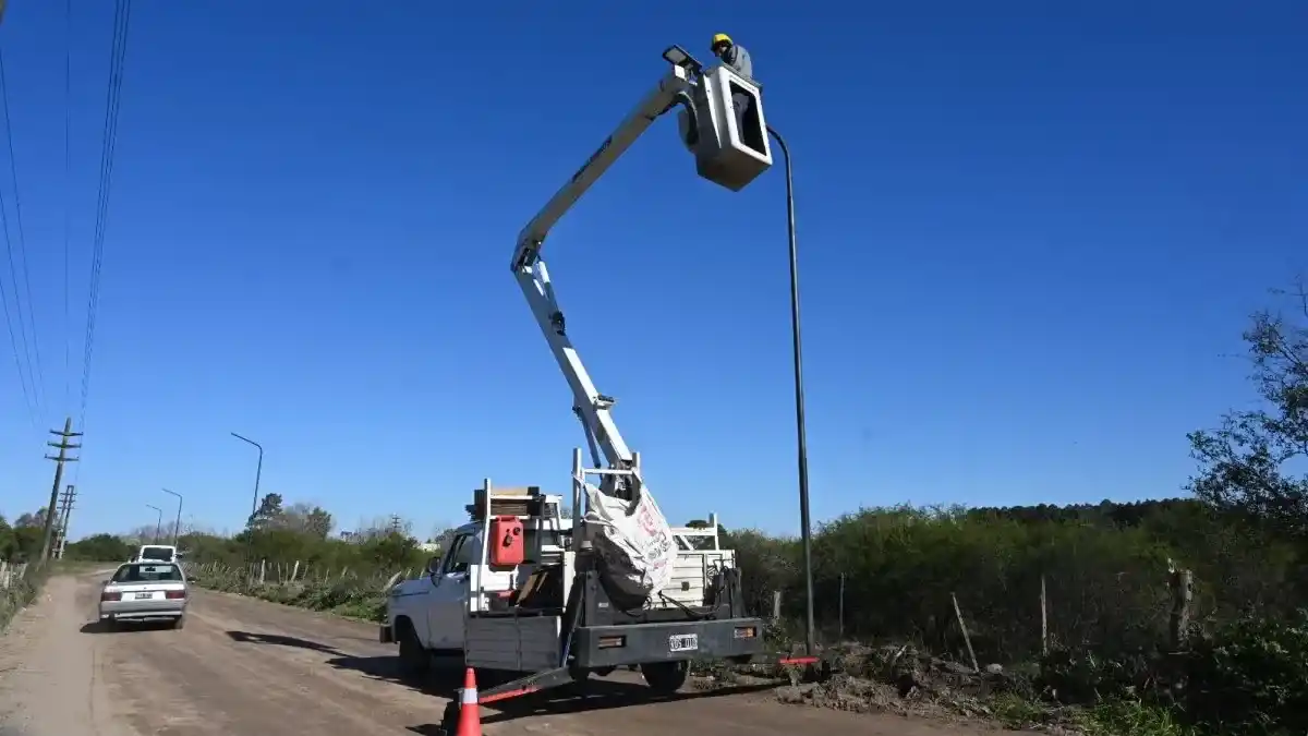 Avanzan los trabajos de iluminación LED en Calle de las Tropas