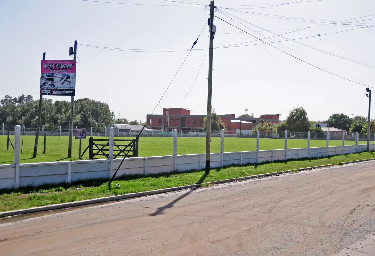 Reinventar Tandil encontró trabas para avanzar con la cancha sintética de hockey, que depende de la extensión del convenio de comodato con el Municipio.