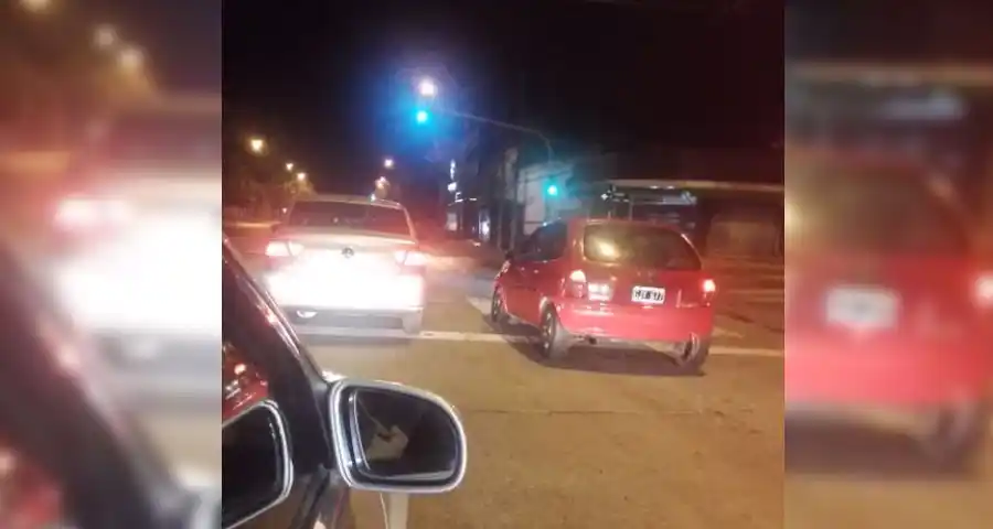Un video muestra cómo corren picadas en plena avenida Jara