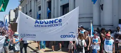 Los docentes de la Unicen sumaron su fuerza al Paro Nacional Docente por 24 horas.