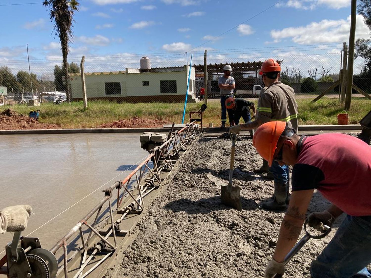 Se avanza con la pavimentación de las calles Buenos Aires, Ezeiza y Darragueira