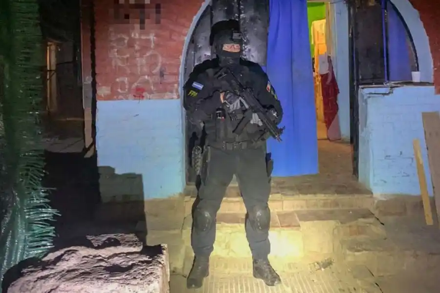 La policía requisó una casa y secuestró una caja de herramientas
