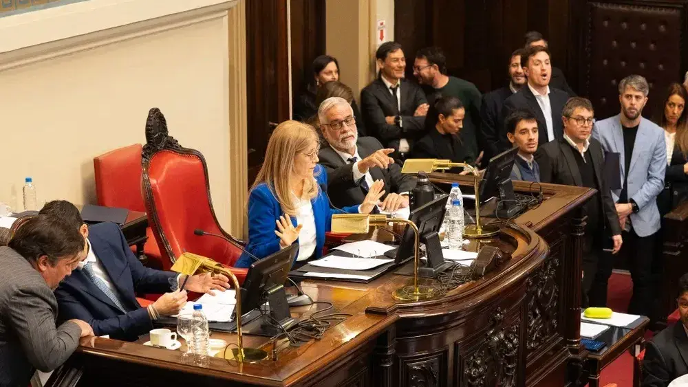 Magario en pleno cruce con Berni.