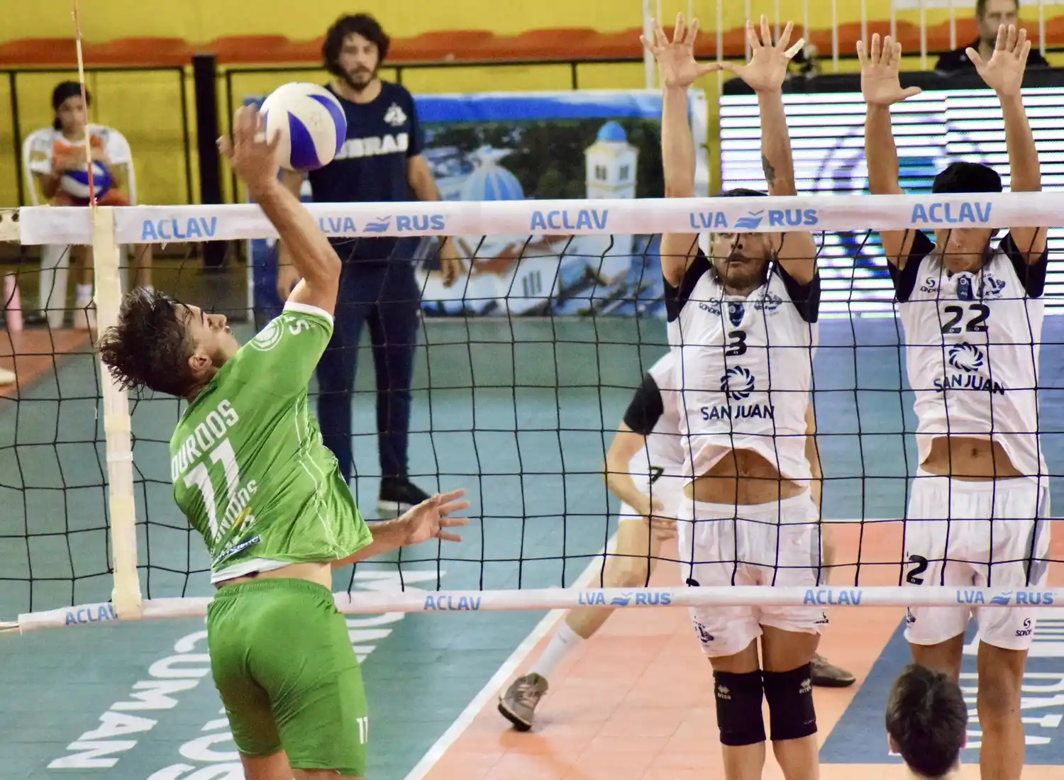 Once Unidos comenzó el Tour 5 con una derrota en tie break ante el último