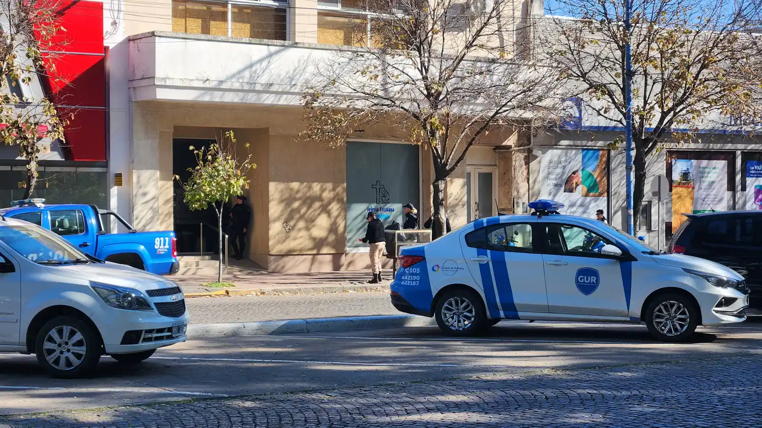 Intenso despliegue policial en pleno centro rafaelino | Crédito: RADIO RAFAELA - 2