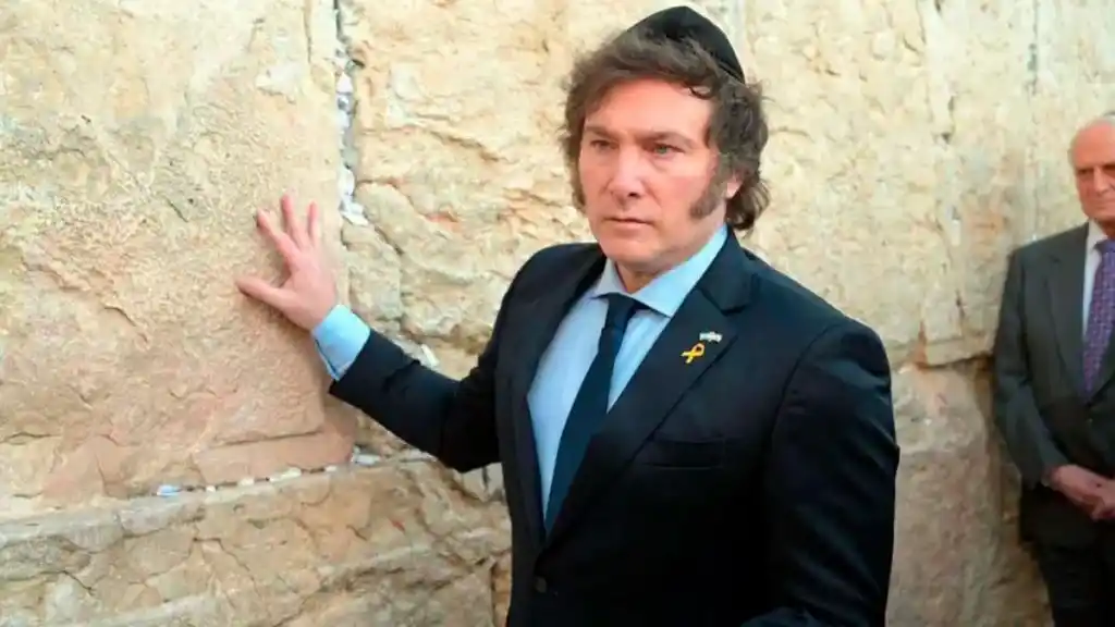 Javier Milei en el Muro de los Lamentos.