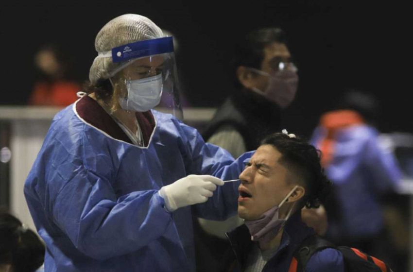 Para un reconocido médico, en febrero y marzo se registrarán «los peores picos de contagio” pero no colapsarán las terapias