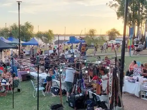 Feria Paseo del Río en la costanera