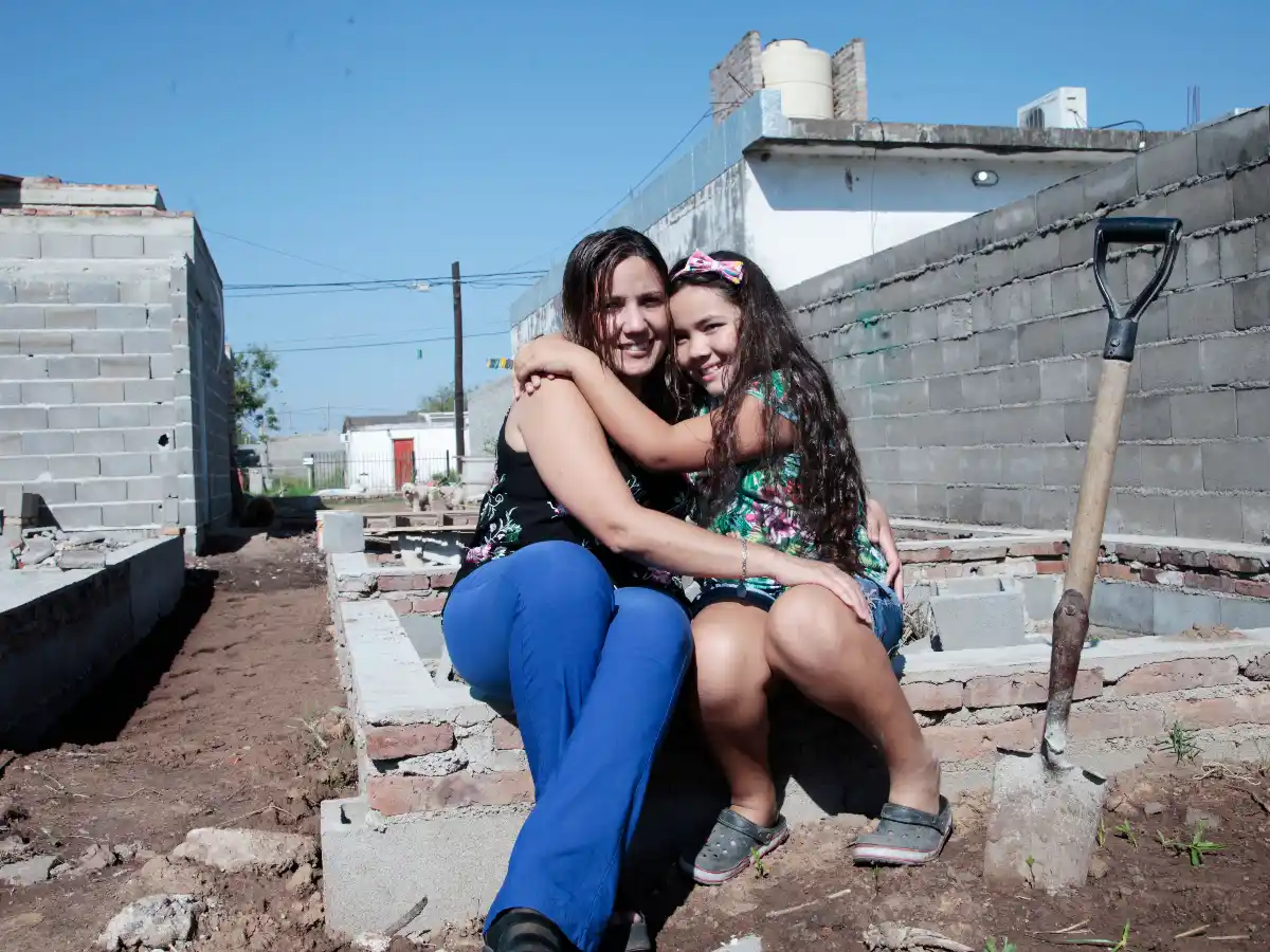 Actitud y esfuerzo: madre e hija levantaron su casa