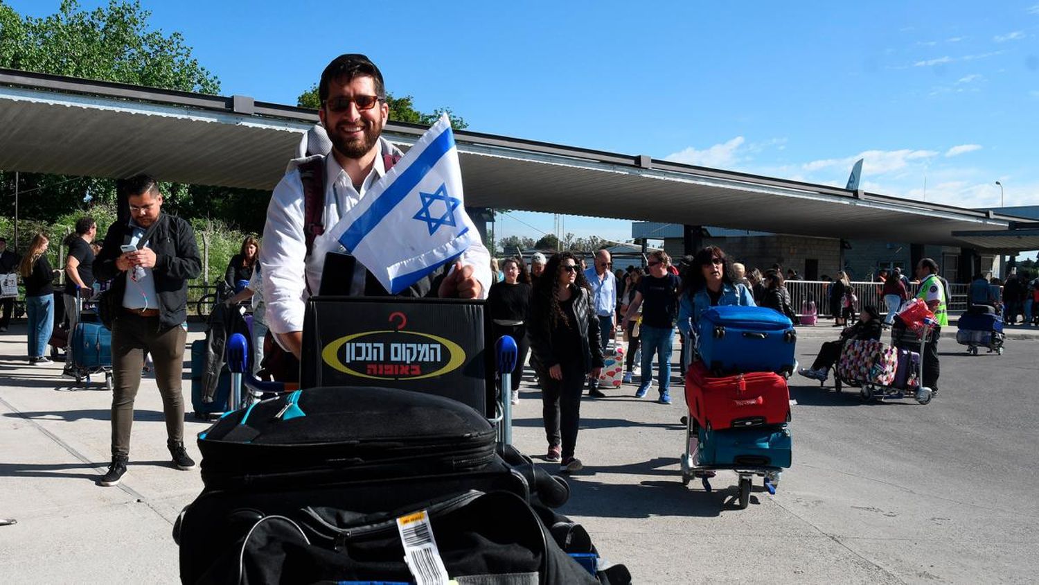 Llegó al país el cuarto vuelo de Aerolíneas Argentinas con 247 argentinos repatriados de Israel