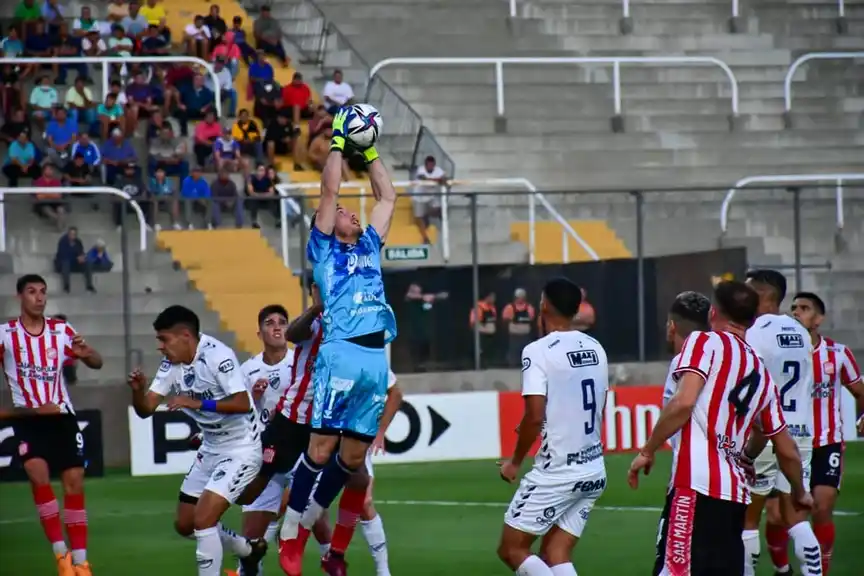 Copa Argentina: Matías Budiño sobresalió en el triunfo y clasificación de Quilmes