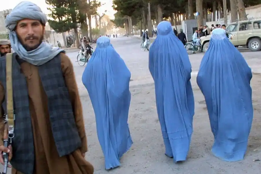 La ONU advirtió que los talibanes quieren hacer "invisibles" a las mujeres