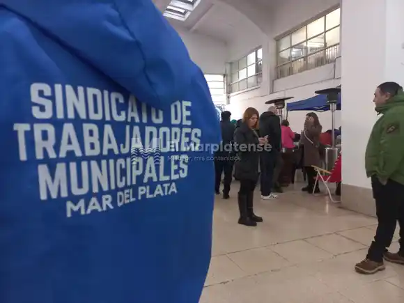 Por la denuncia de “persecución y apriete” de funcionarios, realizan un ruidazo en el Municipio