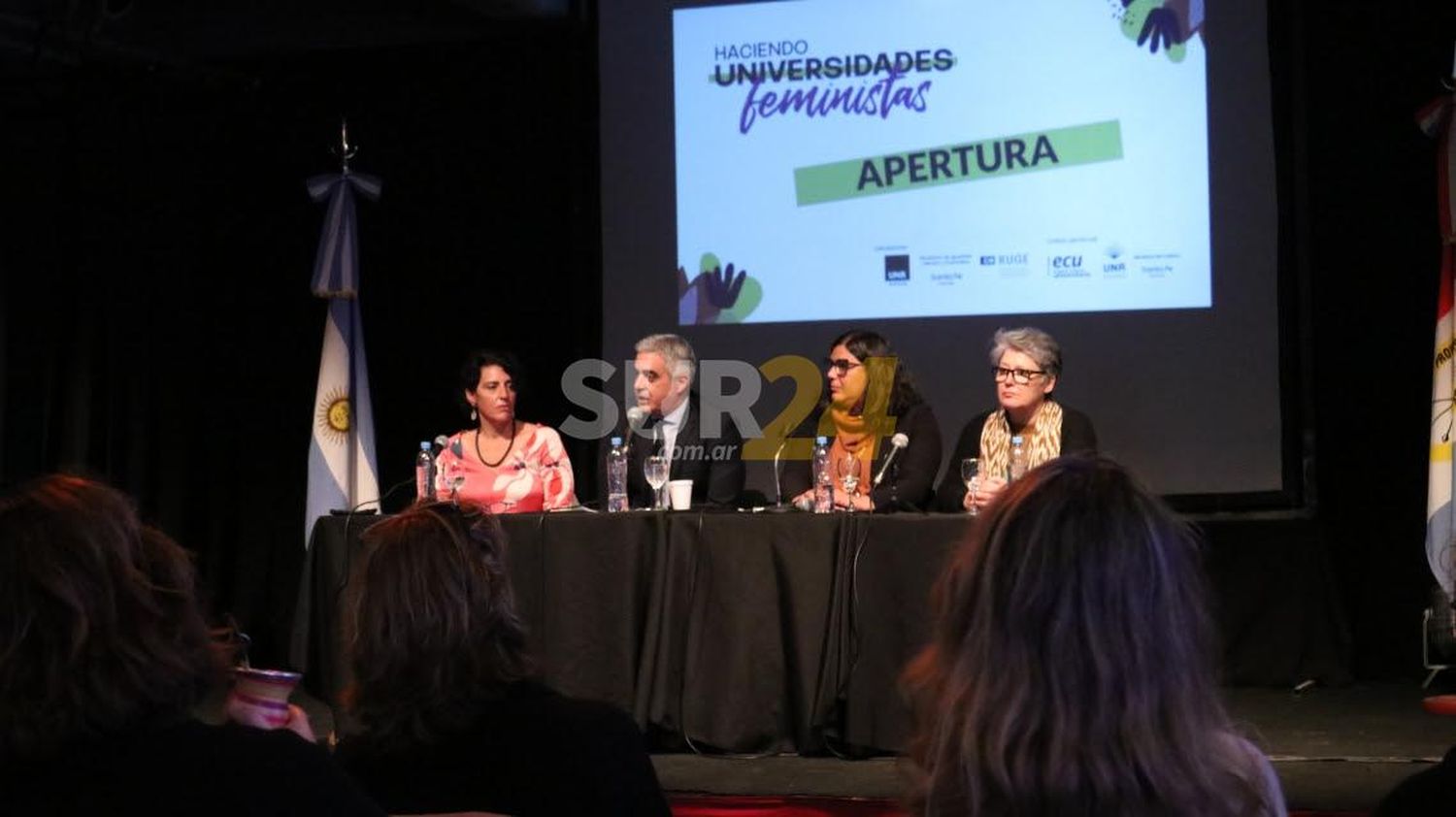 Comenzaron las jornadas “Haciendo Universidades Feministas” en la Sala Lavardén de Rosario