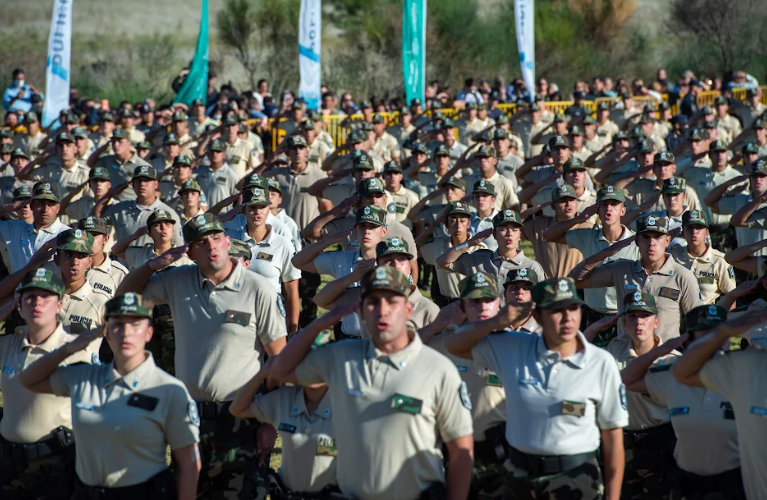 Egresaron primeros cadetes de la Policía Rural: "Es una respuesta de fondo a un problema estructural", dijo Kicillof