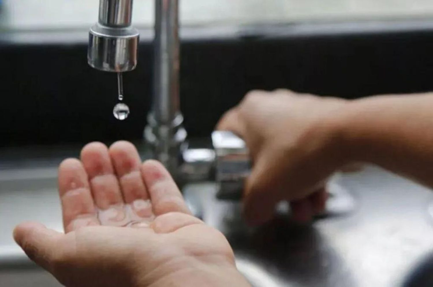 Por la rotura de una cañería, habrá baja presión de agua este martes en un sector de la ciudad de Santa Fe