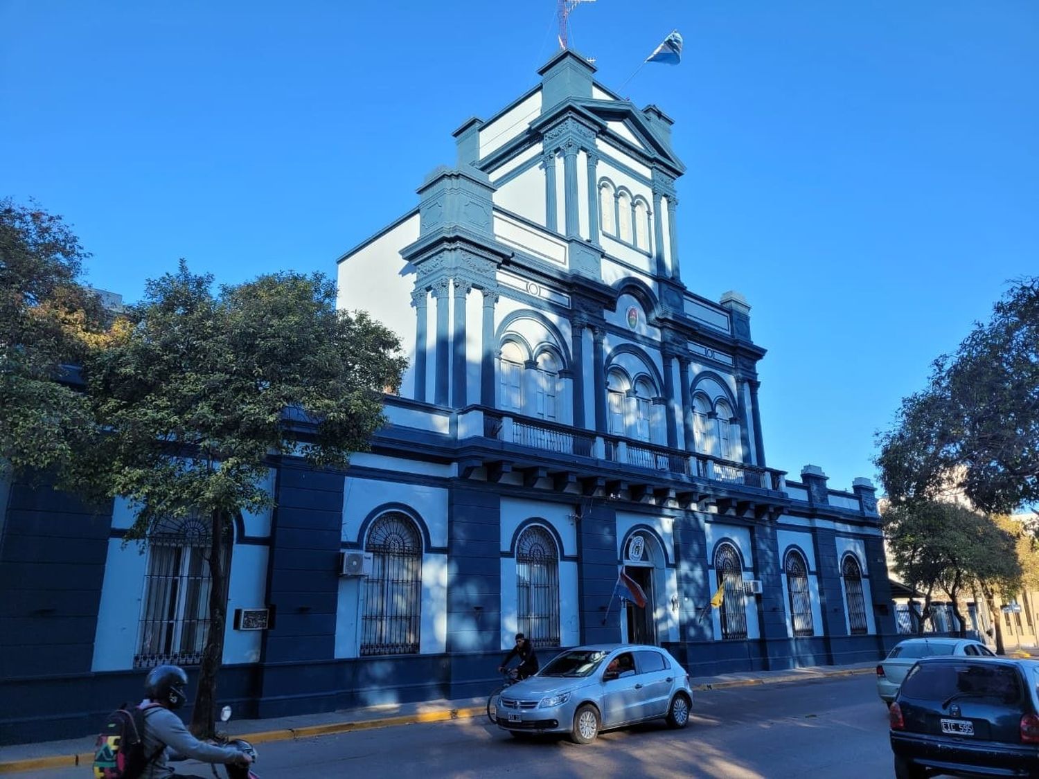 La policía recuperó una moto robada y detuvo a una persona por violencia de género