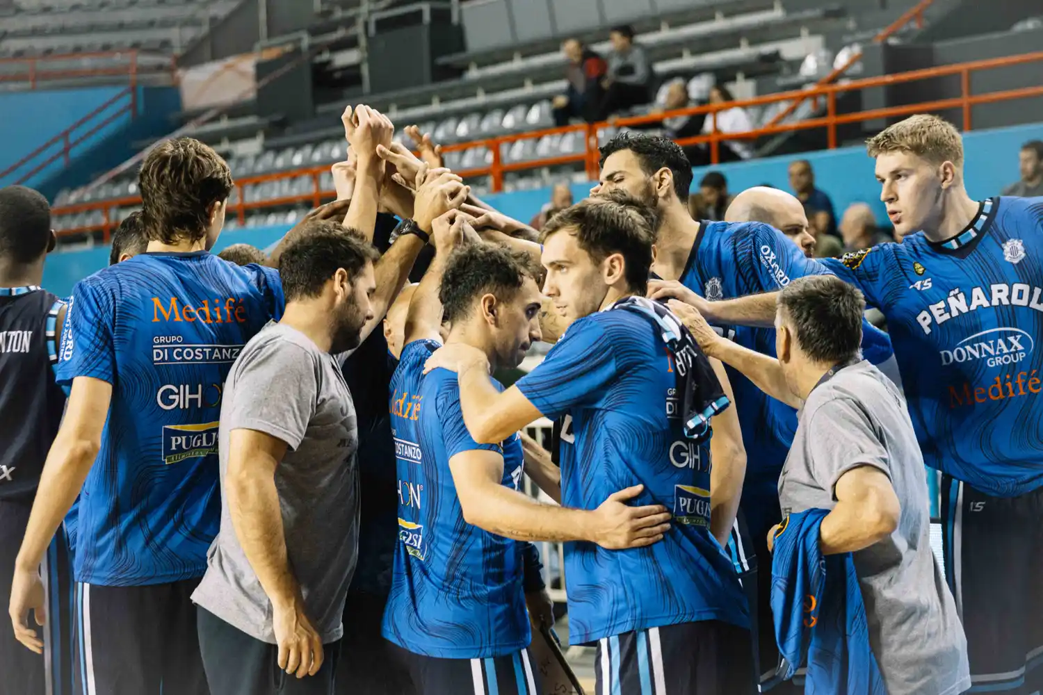 Peñarol explotó su potencial y goleó a Olímpico