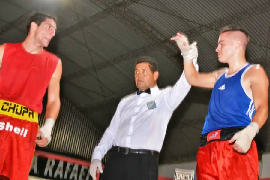 Velada boxística en Peñarol