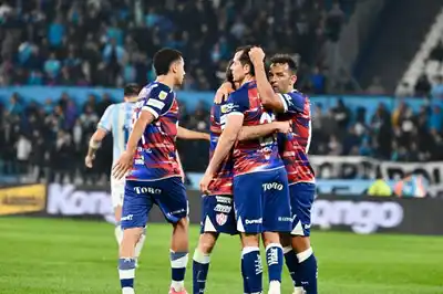 Unión enfrentó a Racing en Avellaneda y le ganó 3 a 2