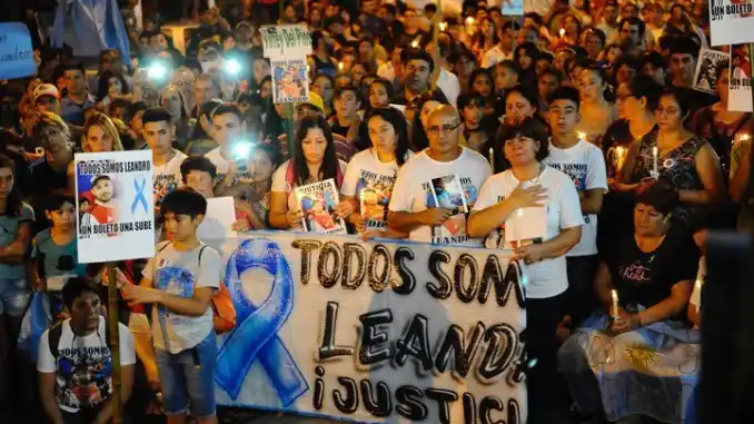 Virrey del Pino: Marcha de familiares del chofer de la línea 620 a un mes de su asesinato
