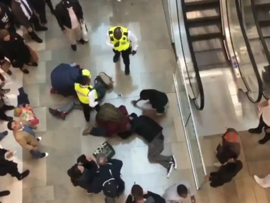 chica queda paralitica porque se le cayo un suicida arriba 1