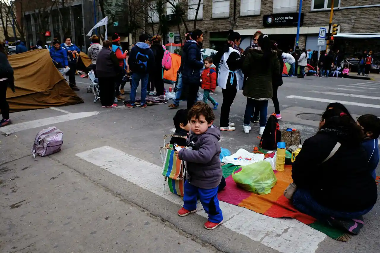 El Ejecutivo dio respuestas y se levantó el acampe frente al Municipio