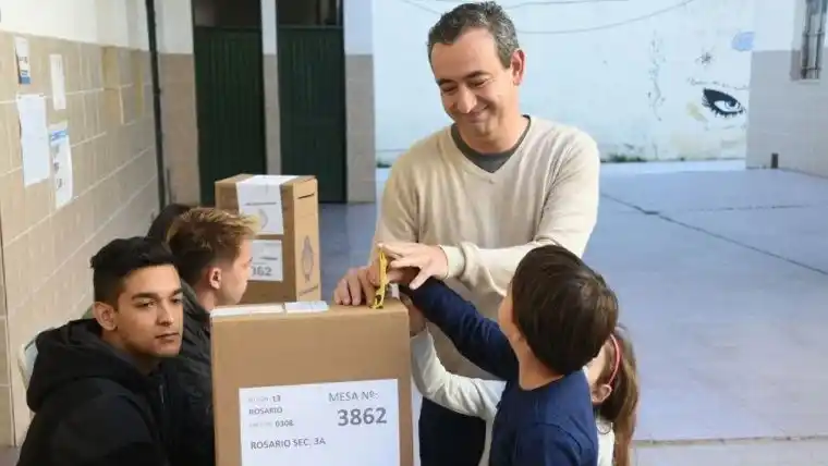 Javkin votó y celebró el “contacto directo con los rosarinos”