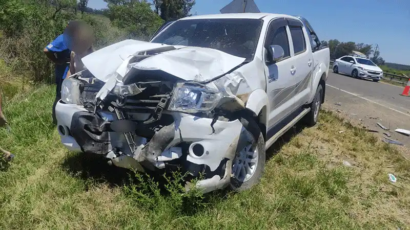 Conductor se descompensó, se cruzó de carril y colisionó a una camioneta