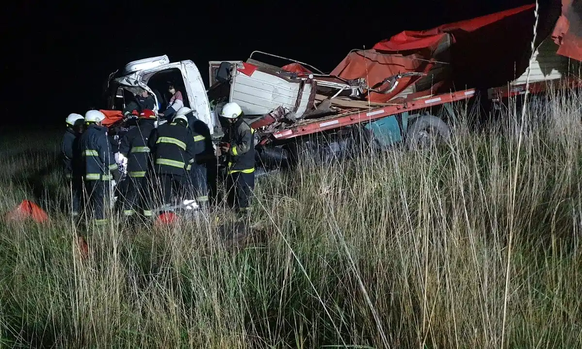 Ruta 51: choque entre tres camiones. Un herido grave
