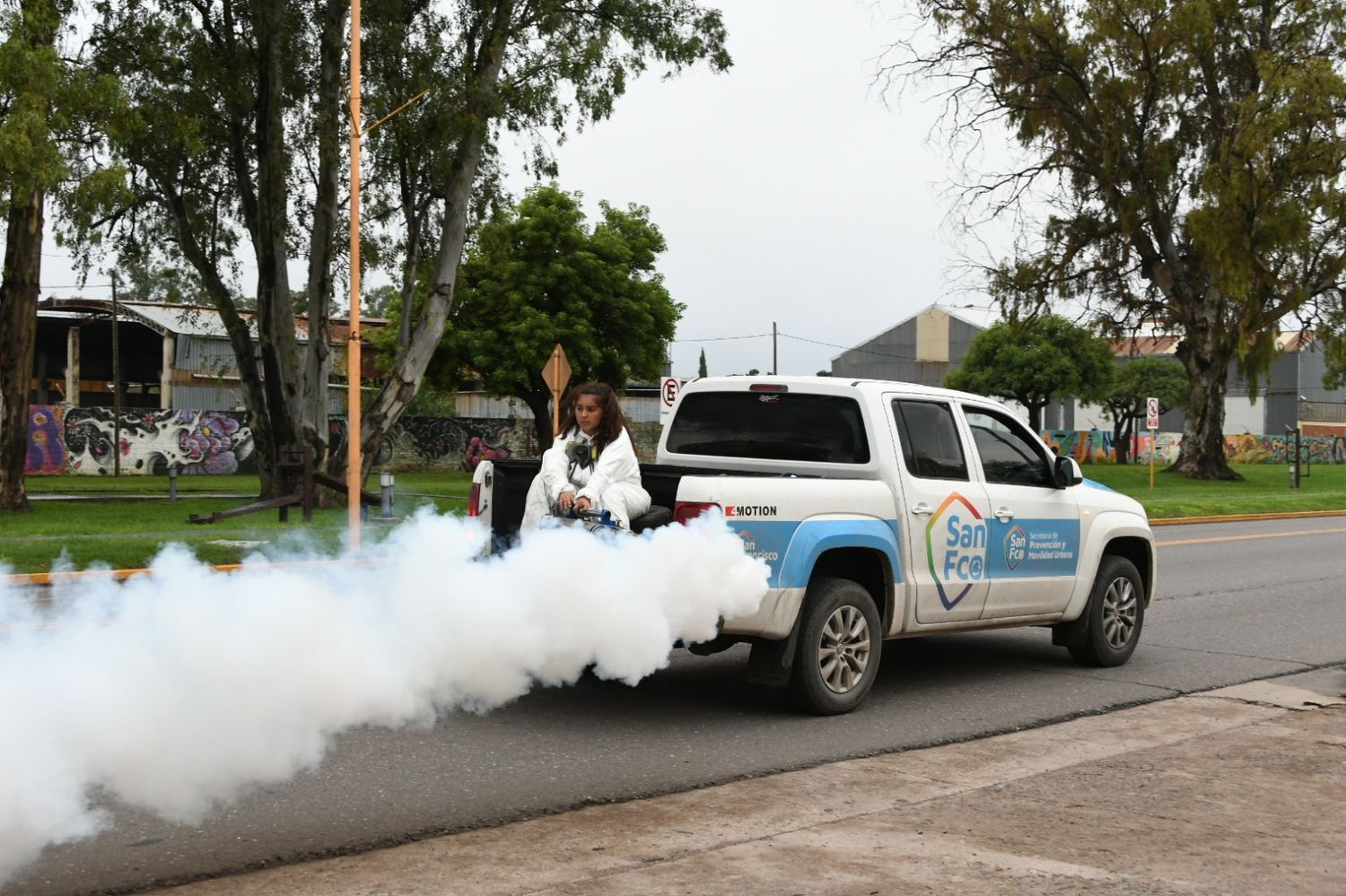 Operativos de fumigación recorren la ciudad.