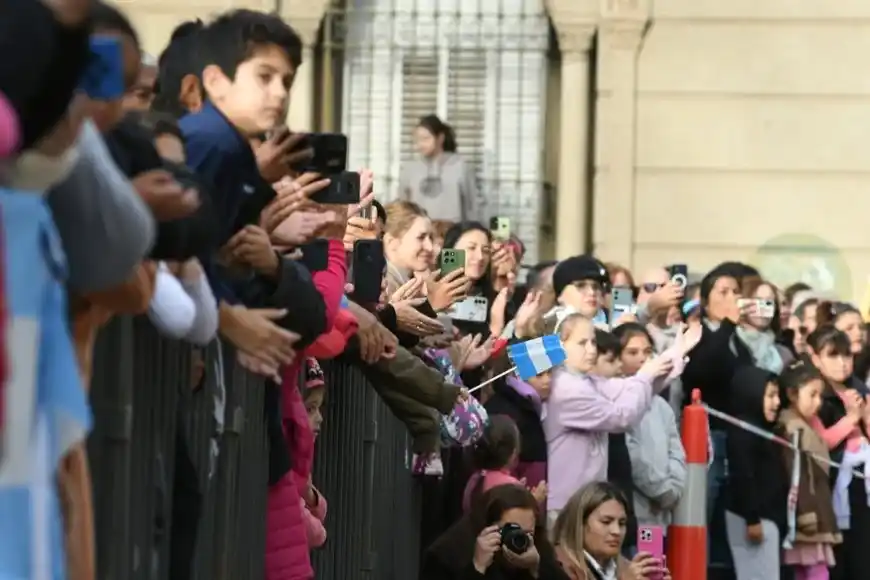 Acto oficial por un nuevo aniversario de la Revolución de Mayo en la ciudad de Santa Fe