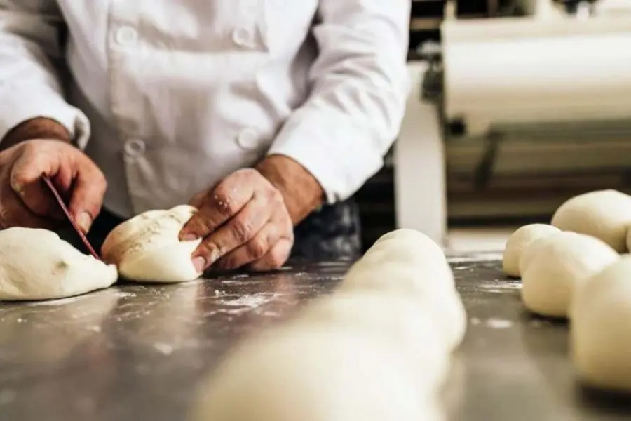 El pan vuelve a aumentar y el kilo podría llegar a los $400