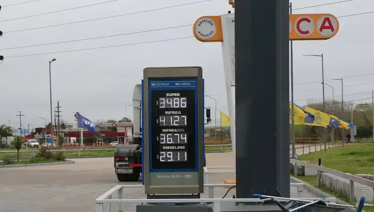 En Gualeguaychú, la nafta cuesta $5 más cara que en Buenos Aires