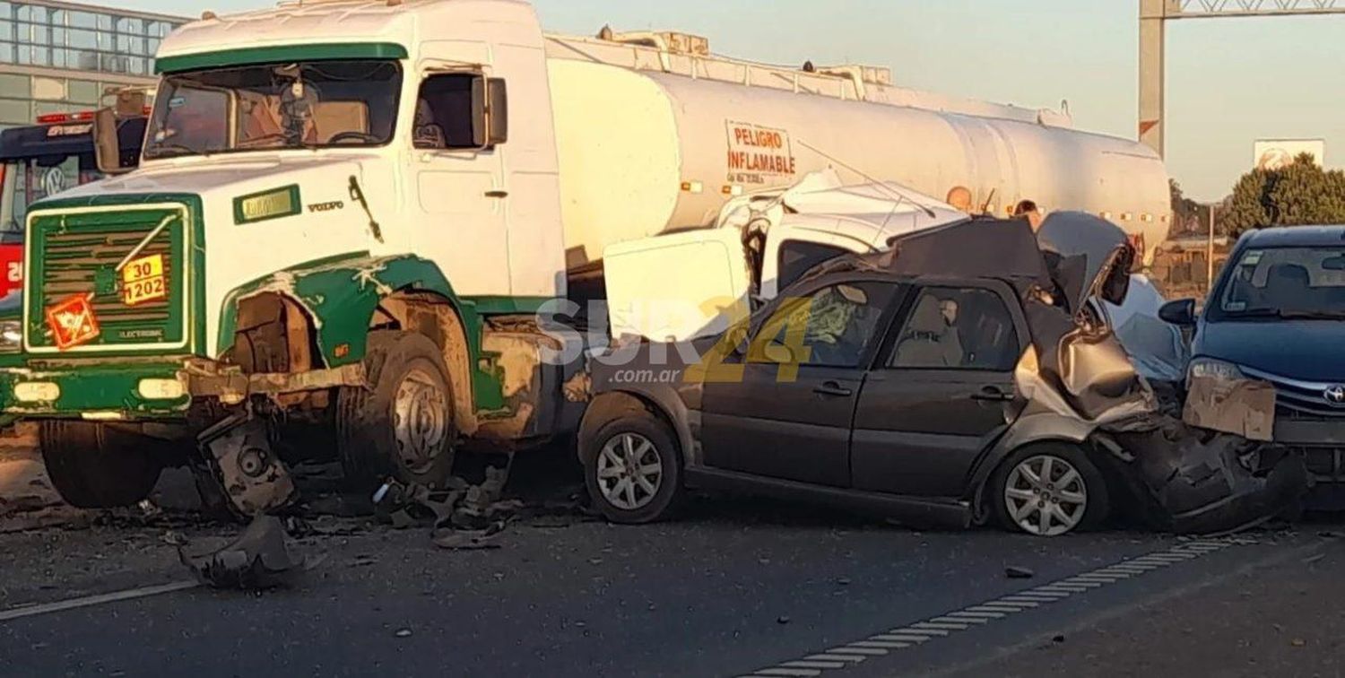 Rosario: dos muertos en un choque en cadena que involucró a ocho vehículos