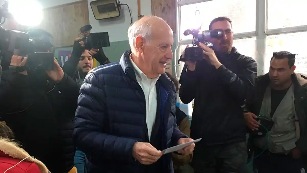 Votó Lavagna y pidió «que la gente vote con el corazón y sin otro tipo de cálculo»