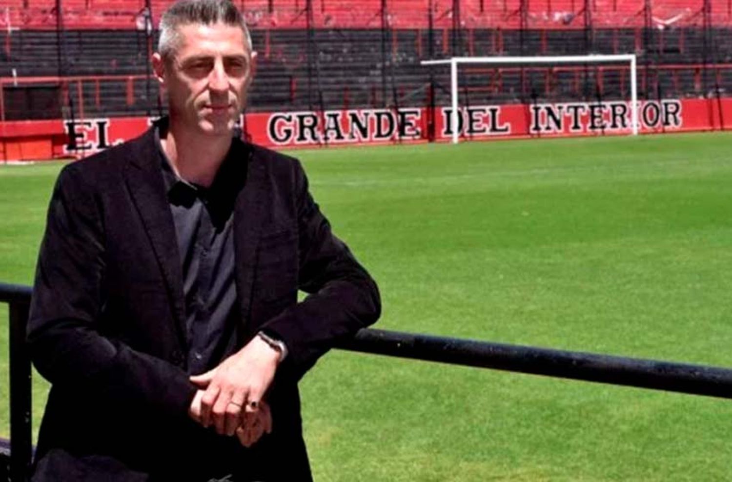 El vicepresidente de Newells criticó a los clubes que analizan jugar en los predios: «No podemos caer bajo para ahorrar unos pesos»