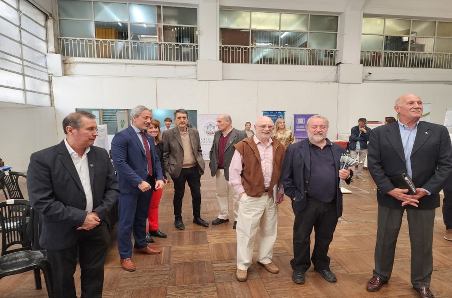 Colegios y Consejos Profesionales tuvieron una jornada informativa en el hall de la Municipalidad