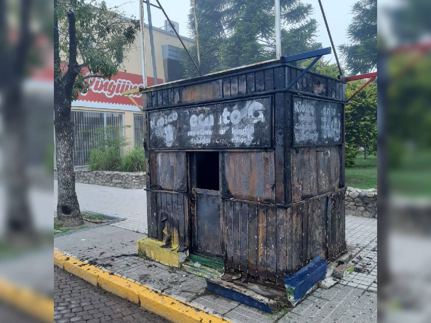 Un punto verde de reciclado se incendió en la madrugada