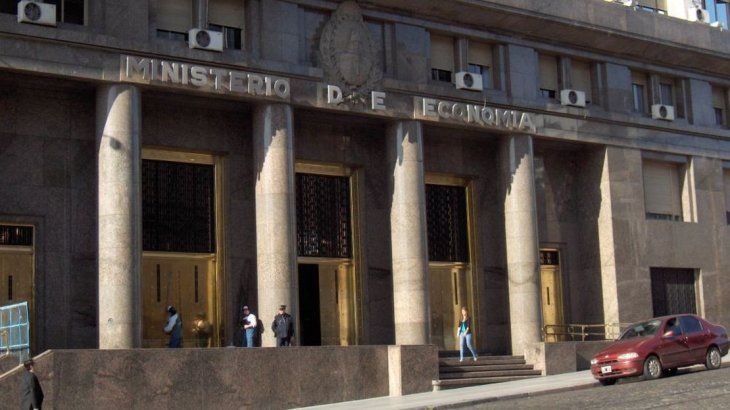 Economía licita Letras y Bonos por un monto de hasta $ 85.000 millones