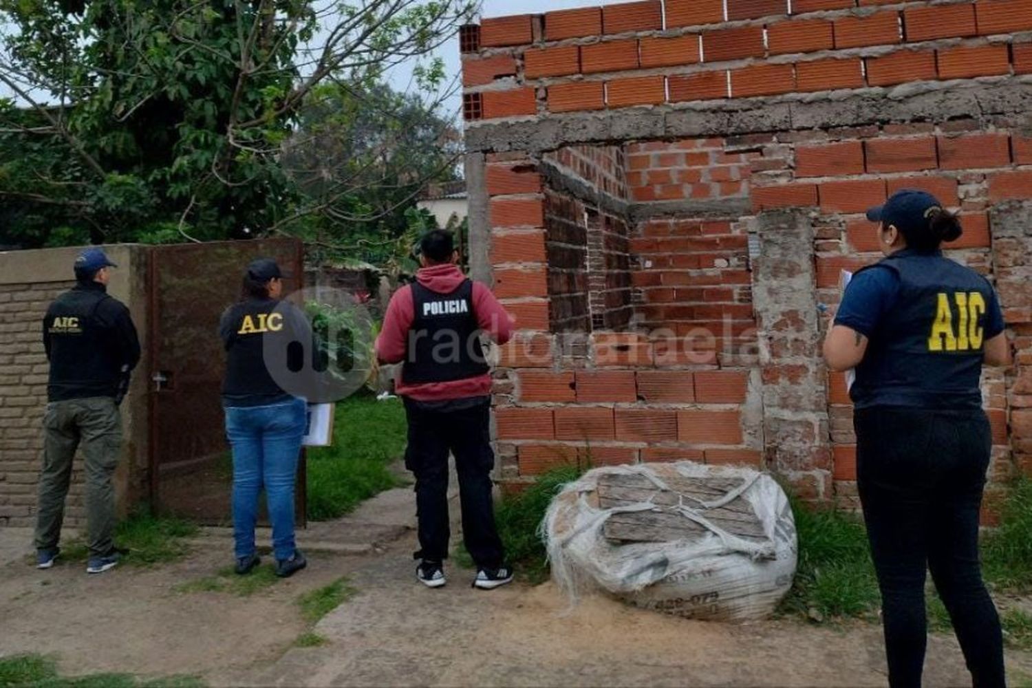 Le hicieron una requisa en la casa y reaccionó violentamente contra la policía: terminó en la comisaría