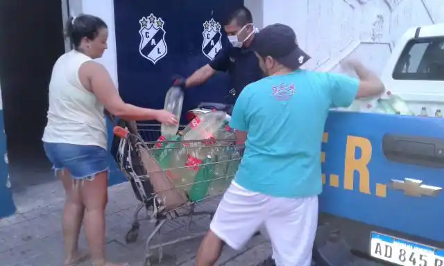 Distribuyen 800 litros de lavandina donados