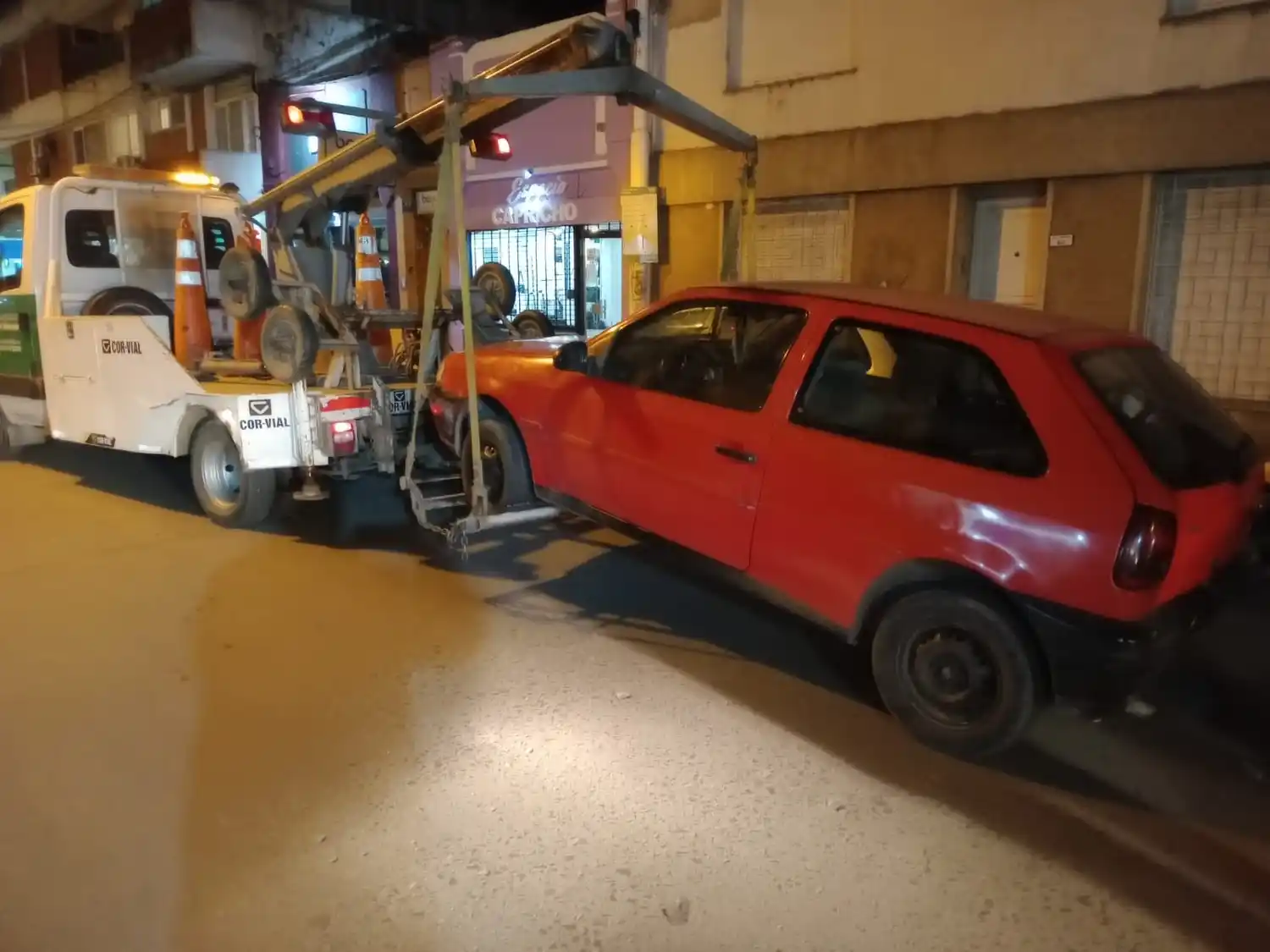 auto mal estacionado secuestro grúa