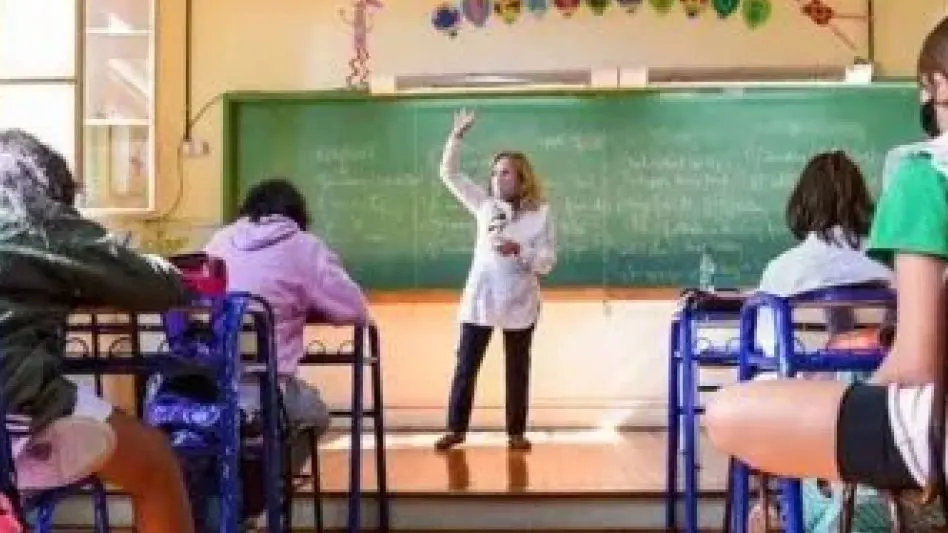 Suman una hora de clases en las escuelas primarias