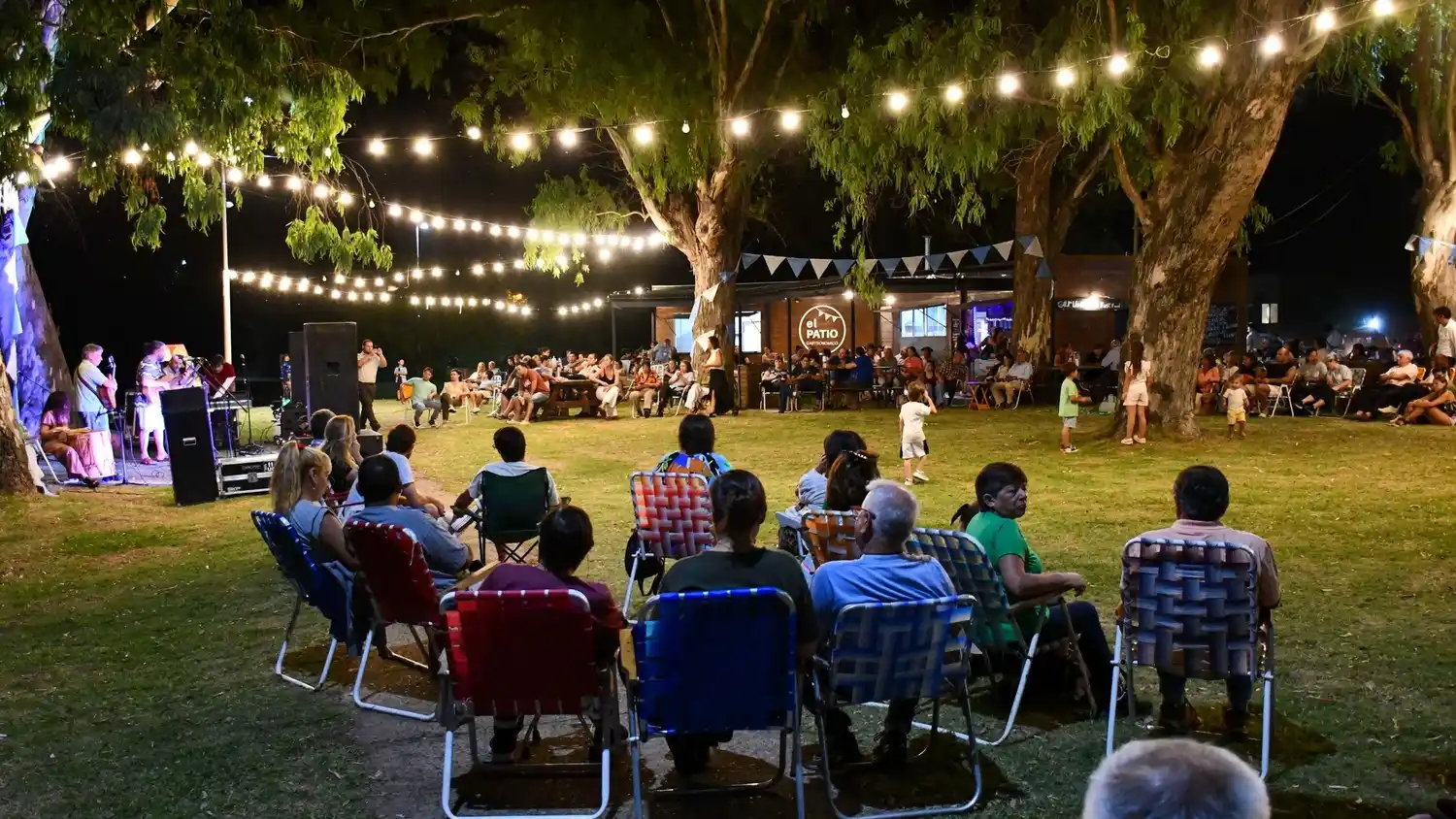 Exitosa Peña de El Patio convocó a cientos de vecinos en la Costanera