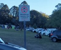 ¿Estaba permitido el estacionamiento en la Plaza de las Banderas?