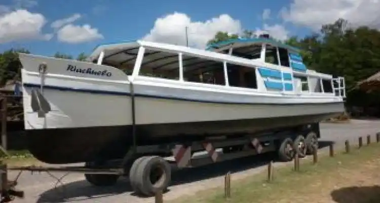 Arribó un barco a Mansa Lyfe y será utilizado para paseos de turistas